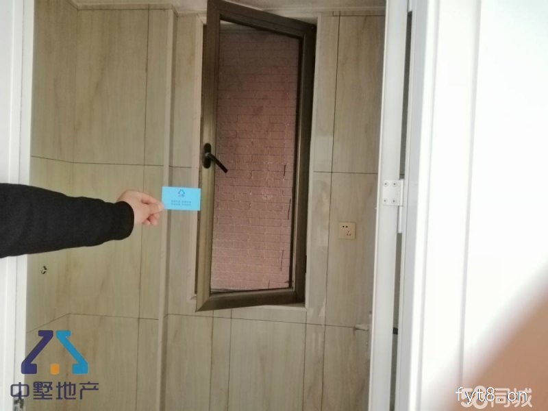 花千树一期边套洋房,20万装修,基本没住人,用钱急售,可按揭